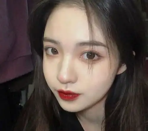 网易云扎心故事女生删掉了她七年的男友,手机卡了半个小时,其实她