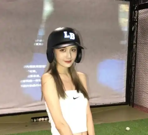 甜仇官宣与王思聪分手之后,男方当天就带新女伴去玩密室逃脱