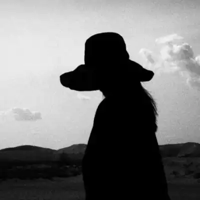 暗黑酷炫女生头像黑白