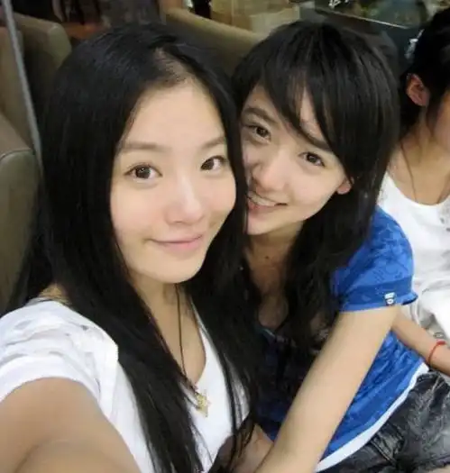 娱乐圈亲如姐妹的四对铁闺蜜,王菲赵薇不算啥,最后一对你想也想不到