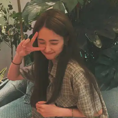 复古色彩现代女生头像复古功能美化过的女头