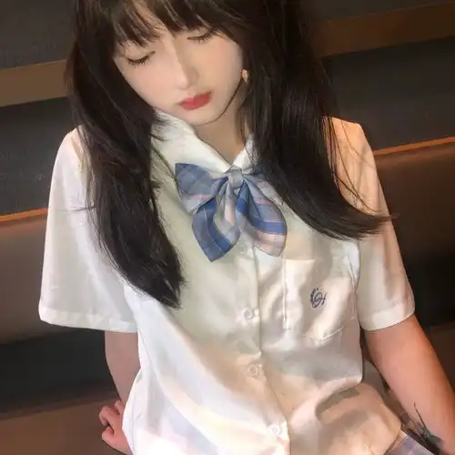 英姿飒爽制服男人