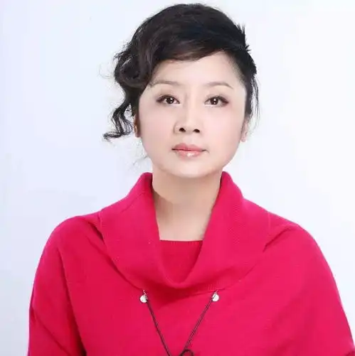 花10年捧红丈夫,却被秦海璐截胡,如今53岁成单亲妈妈