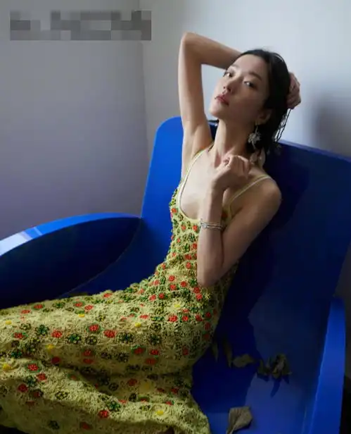 杜鹃最新写真大片,天鹅颈真的绝了,诠释了美人遗世而独立的含义
