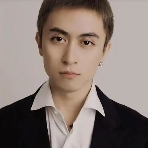 顶级富二代秦奋出席亲妹妹生日宴,韦雪奋斗一辈子也达不到的生活