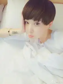 高晓松前妻嘟嘴自拍皮肤白皙清纯似少女