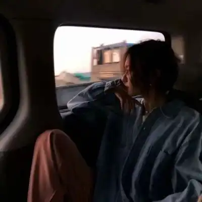 带伤的头像女万才