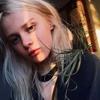 后来她成熟了可是也不爱笑了欧美伤感女生头像女生头像