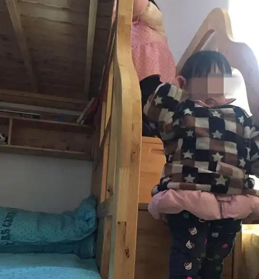 2020年3岁女童被继母虐待致死,继母获刑10年半,生母接受判决