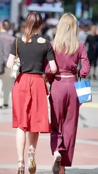 街拍一米九一的大美女,高挑的背影十分的性感,尽显女神的气质