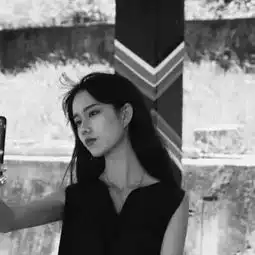 女人伤感黑白背影头像渣