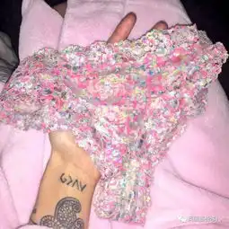 爱尔兰女性在网上集体晒性感内裤,背后原因却令人寒心