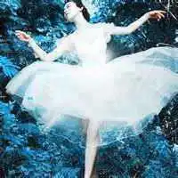 暗黑风的女生头像图片中