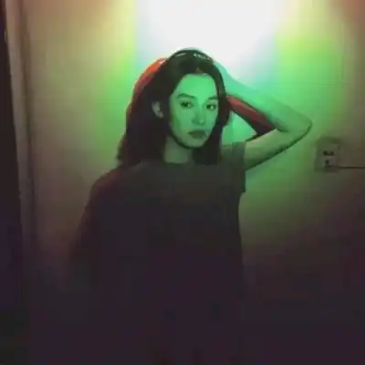 丧气女图头像意境