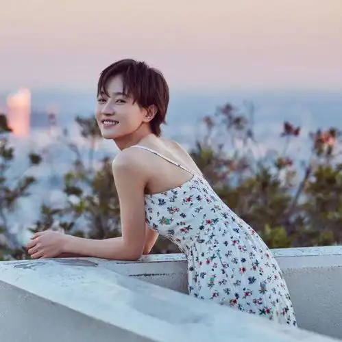 短发清纯头像女生焦俊艳