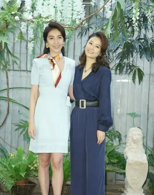 女生闺蜜姐妹头像杨谨华