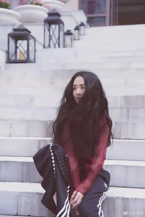 如懿传的张钧甯火了,但她的水波卷更火