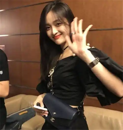 火箭少女成员的生图,傅菁温柔气质,孟美岐状态好,看到吴宣仪自带美颜