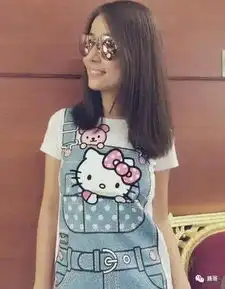 背带裤穿出了减龄的效果,赵丽颖看上去就是个孩子,也有些人就穿上了黑榜