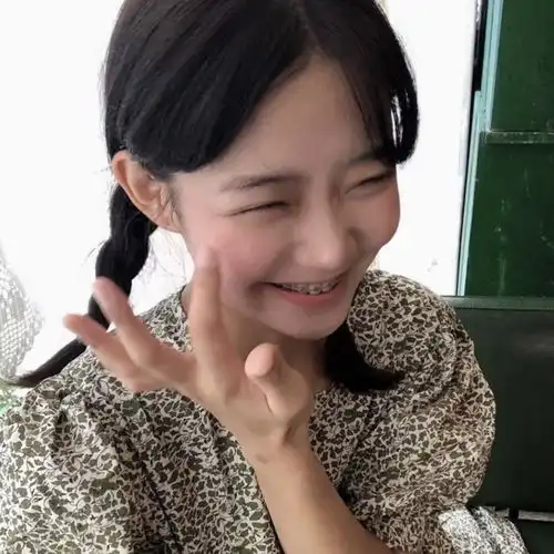 头像女ins高级温柔