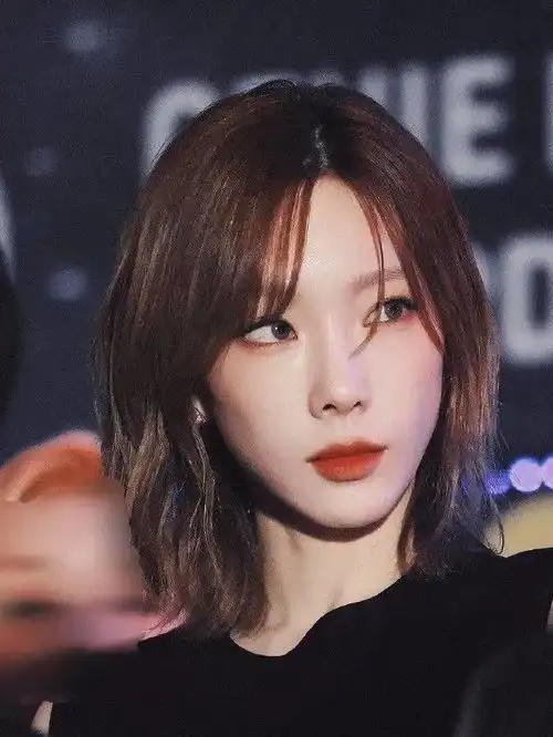 从发型到嘴,圈粉还得是辛芷蕾