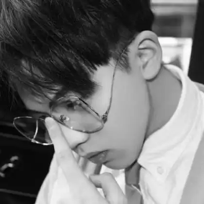 情绪低落孤单伤感颓废男生头像,我也不想堕落就是无法开心