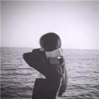 女人伤感黑白背影头像侧