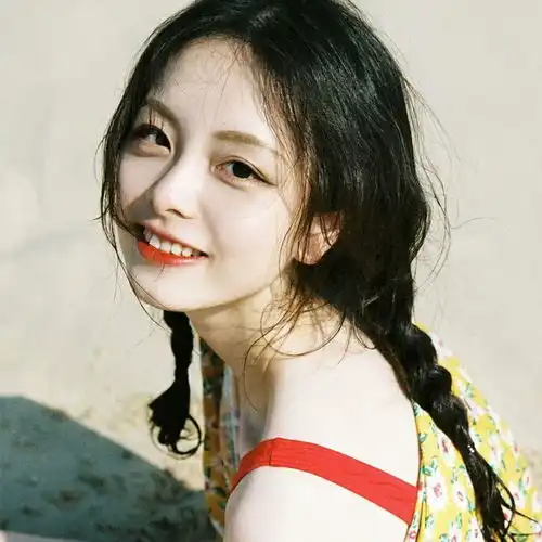 有人知道这个小姐姐叫啥吗