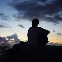 阳光头像男背影图片