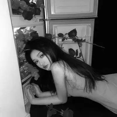 黑白头像女唯美高清图片