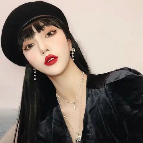 高冷女神都在用的头像火辣