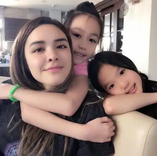 可爱小女孩头像大眼睛张