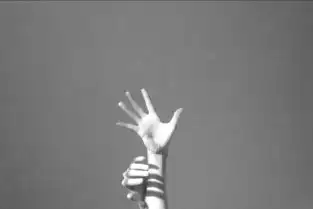 日本女摄影师镜头下的佛系摄影,清心寡欲的少女人体优雅