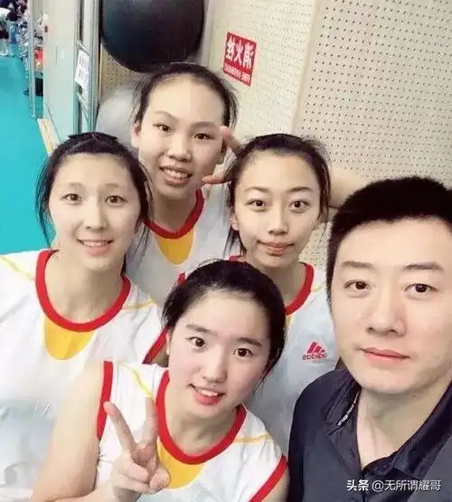 上海女排惨遭吴梦洁领衔的江苏女排横扫,二传短板暴露得很彻底