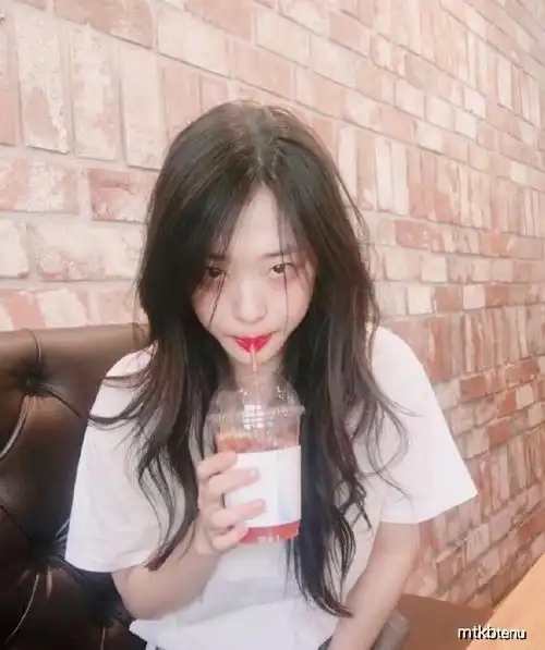 雪莉的夏日旅行穿搭好养眼,慵懒舒适简直就是心脏射手,我爱了