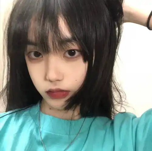 女生头像特别关心的声音总是让人心头一震