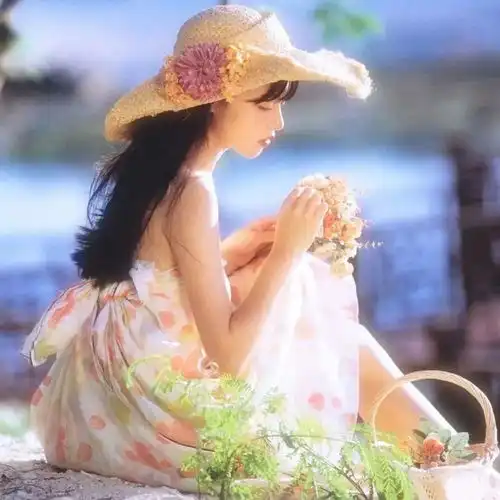 女生头像丨谁都没规定,一朵花要长成向日葵或玫瑰