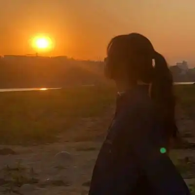落日余晖待你而归阳光女头