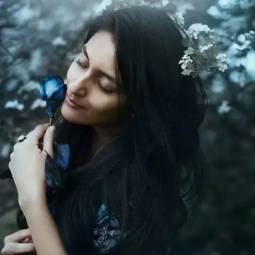 6年前她从垃圾堆捡来的少女,没想到却惊艳了全世界...