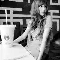 美丽清新的黑白qq女生头像爱情是一场病