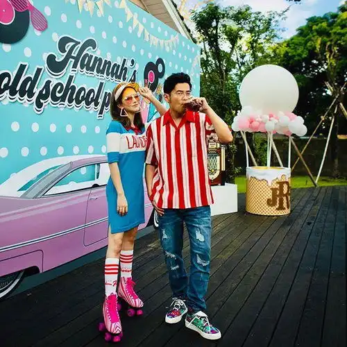 周杰伦又撒狗粮,邀众人开趴为太太庆生,昆凌踩滑轮鞋变嘻哈女孩