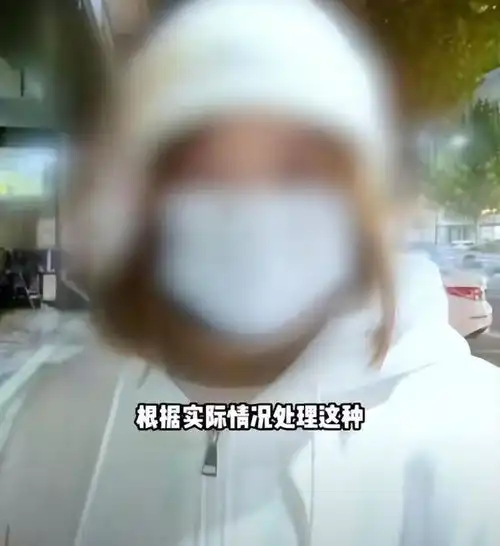 50多岁教师与女学生谈恋爱网友炸锅校方回应让人意外