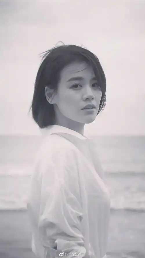 美丽的女孩马思纯