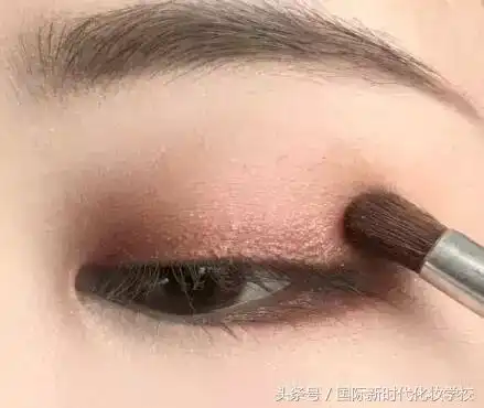 单眼皮通勤妆的正确打开方式在这里