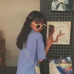 美女做头像的图片背影