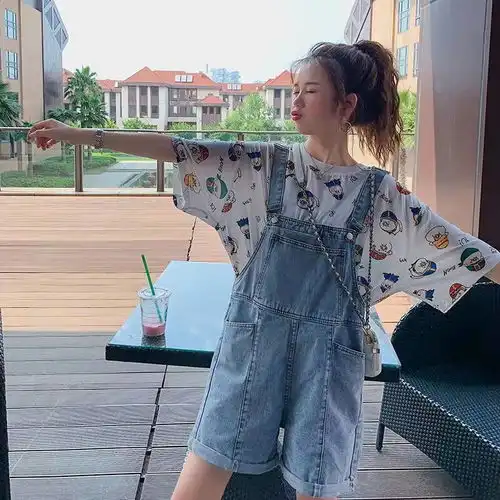 喜欢小清新风格的仙女们这么穿搭,更能吸引别人的眼球