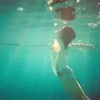 溺水的qq女生头像溺水头像大全