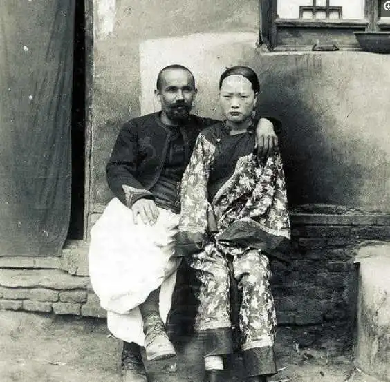 直击晚清末年的乱世中的百姓生活老照片,图四里的女子让人心酸