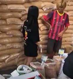 组图南宁罗志祥被美女围观搭讪叉腰回话一脸无奈