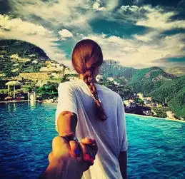 摄影师与女友环游世界拍摄跟我走系列照